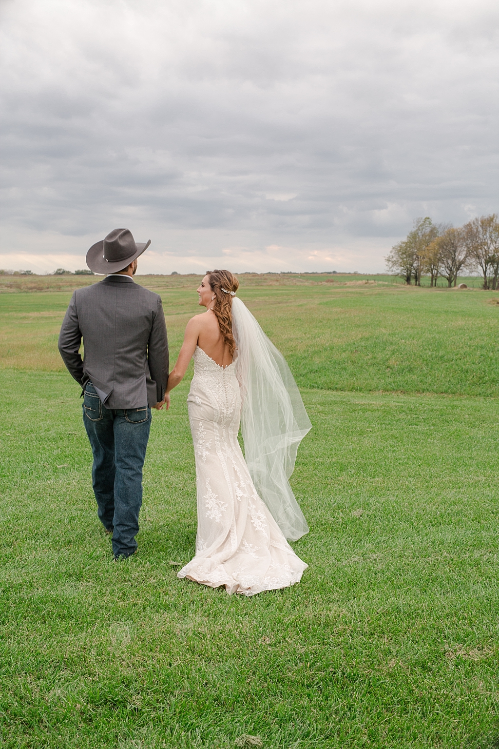 FallKnobNosterBarnWedding_0077