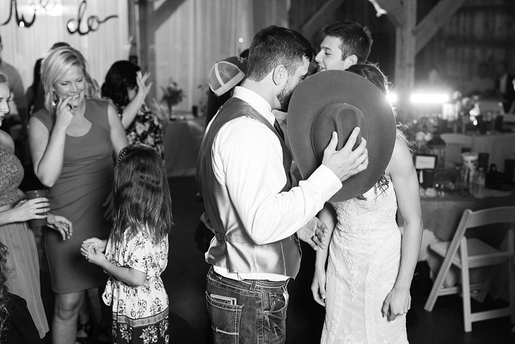 FallKnobNosterBarnWedding_0107